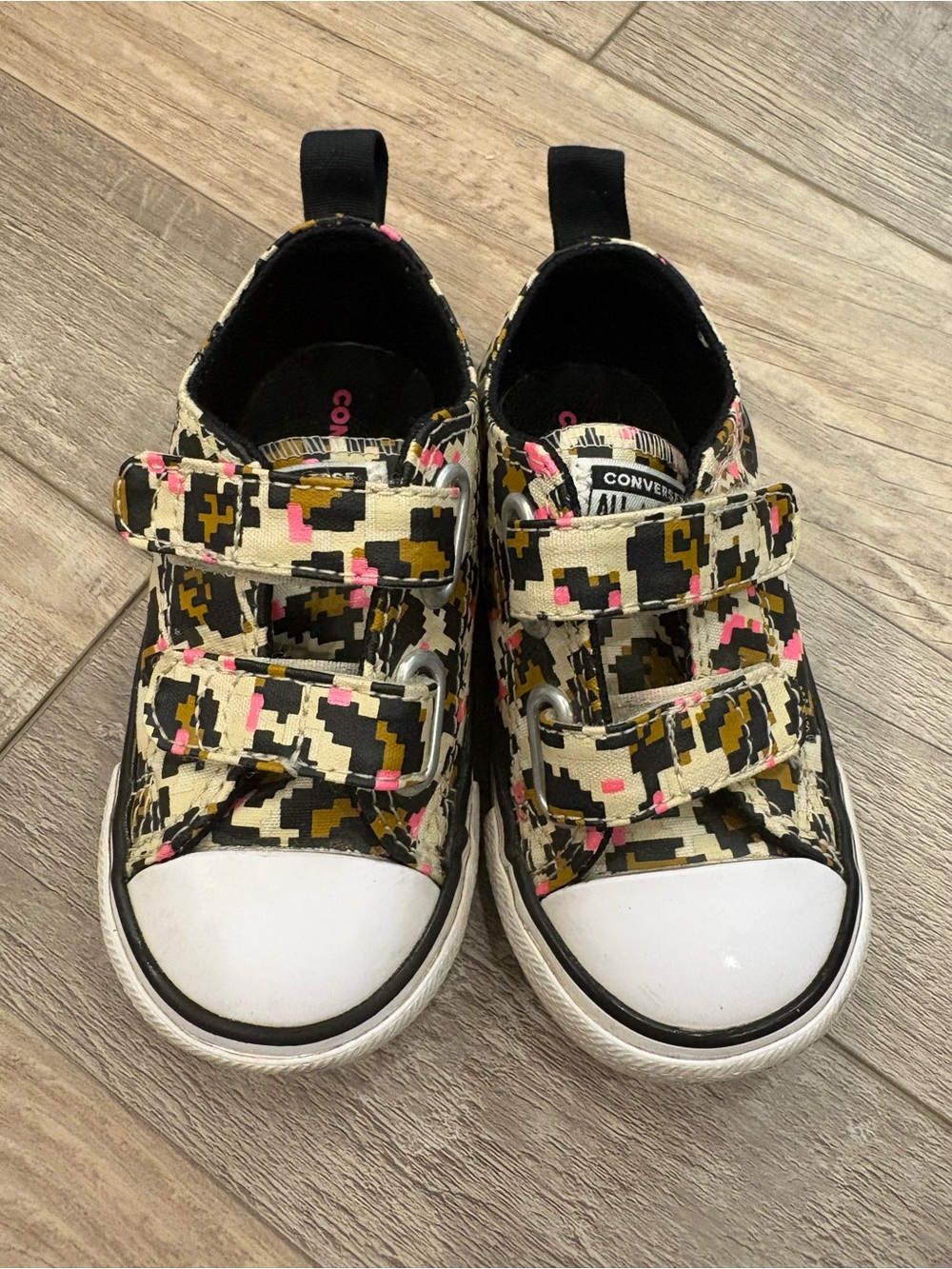 Converse Kids - Canvas Velcro Sneakers in Cream, Black, Yellow & Pink
